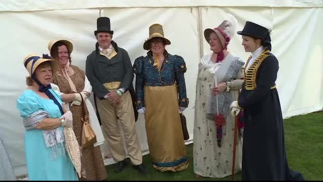 Paradă în costume din secolul 19, în UK, dedicată scriitoarei Jane Austen
