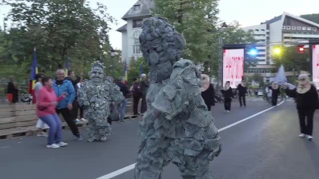 Personaje de poveste la Festivalul Sinaia Forever. Mii de oameni au admirat spectacolul