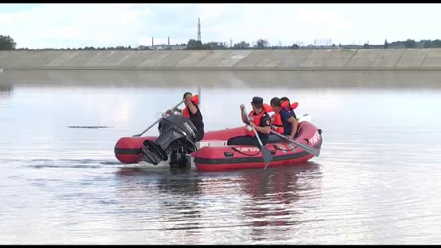 Un tânăr de 17 ani a murit înecat în râul Trotuş, în timpul unei partide de pescuit