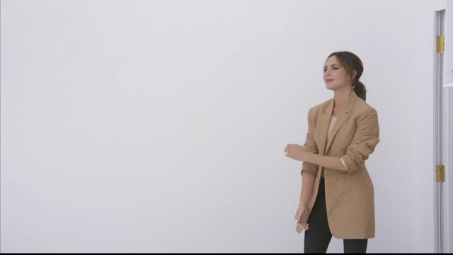 Premieră plină de emoţii pentru Victoria Beckham. Noua colecţie, prezentata la Săptămână Modei de la Londra