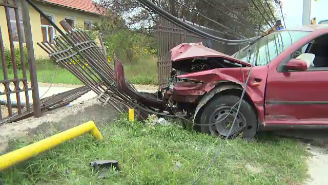 Un șofer băut a făcut prăpăd într-o localitate din Gorj: „O bubuitură, o flamă”