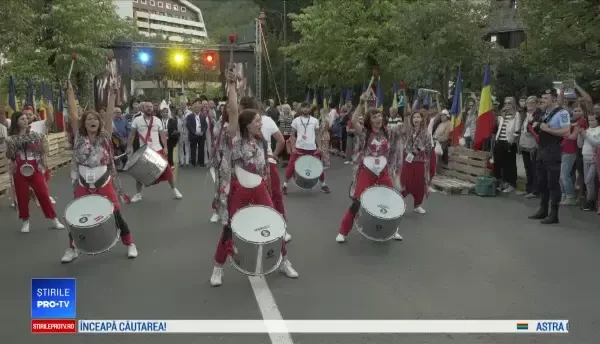 Personaje de poveste la Festivalul Sinaia Forever. Mii de oameni au admirat spectacolul