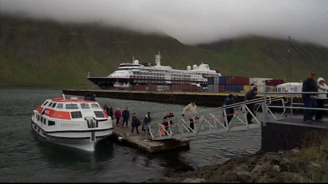 Orășel din nordul Islandei, ”sufocat” de turiști. ”Mii de oameni ajung într-un sat cu sute de locuitori”