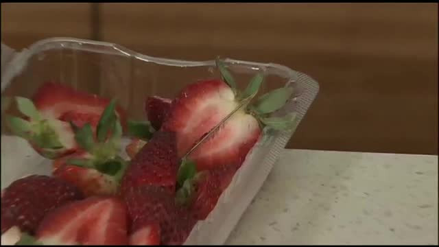 Ace de cusut, ascunse în căpşunele din magazine. Nimeni nu are nicio explicaţie