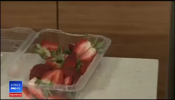 Ace de cusut, ascunse în căpşunele din magazine. Nimeni nu are nicio explicaţie