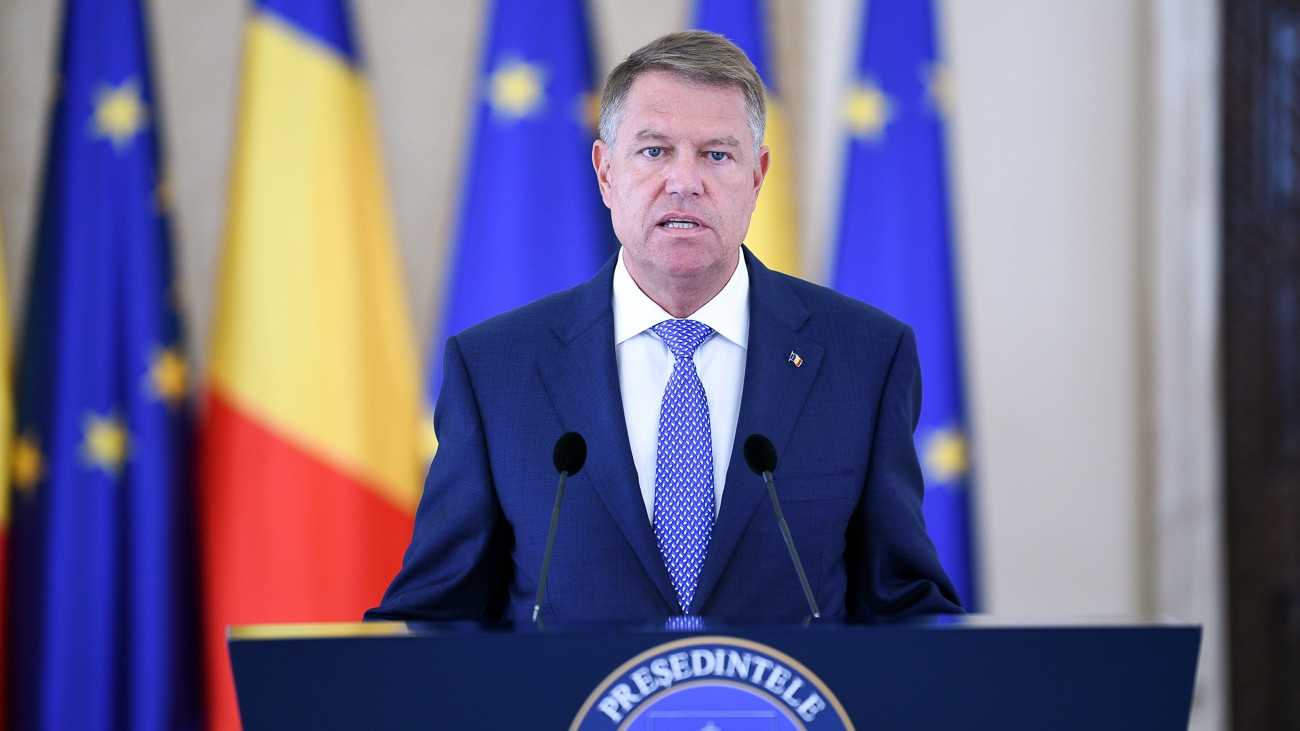 Iohannis, de acord doar parţial cu remanierea. Olguţa Vasilescu şi Ilan Laufer, respinşi ca "nepotriviţi"