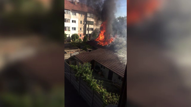Două locuinţe, cuprinse de un incendiu în Murfatlar. Un bătrân a făcut atac de panică