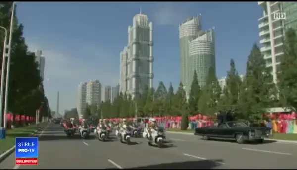 Mii de oameni înșirați pe străzi, scandând. Anunțul lui Kim Jong-un după summitul cu Moon Jae-in