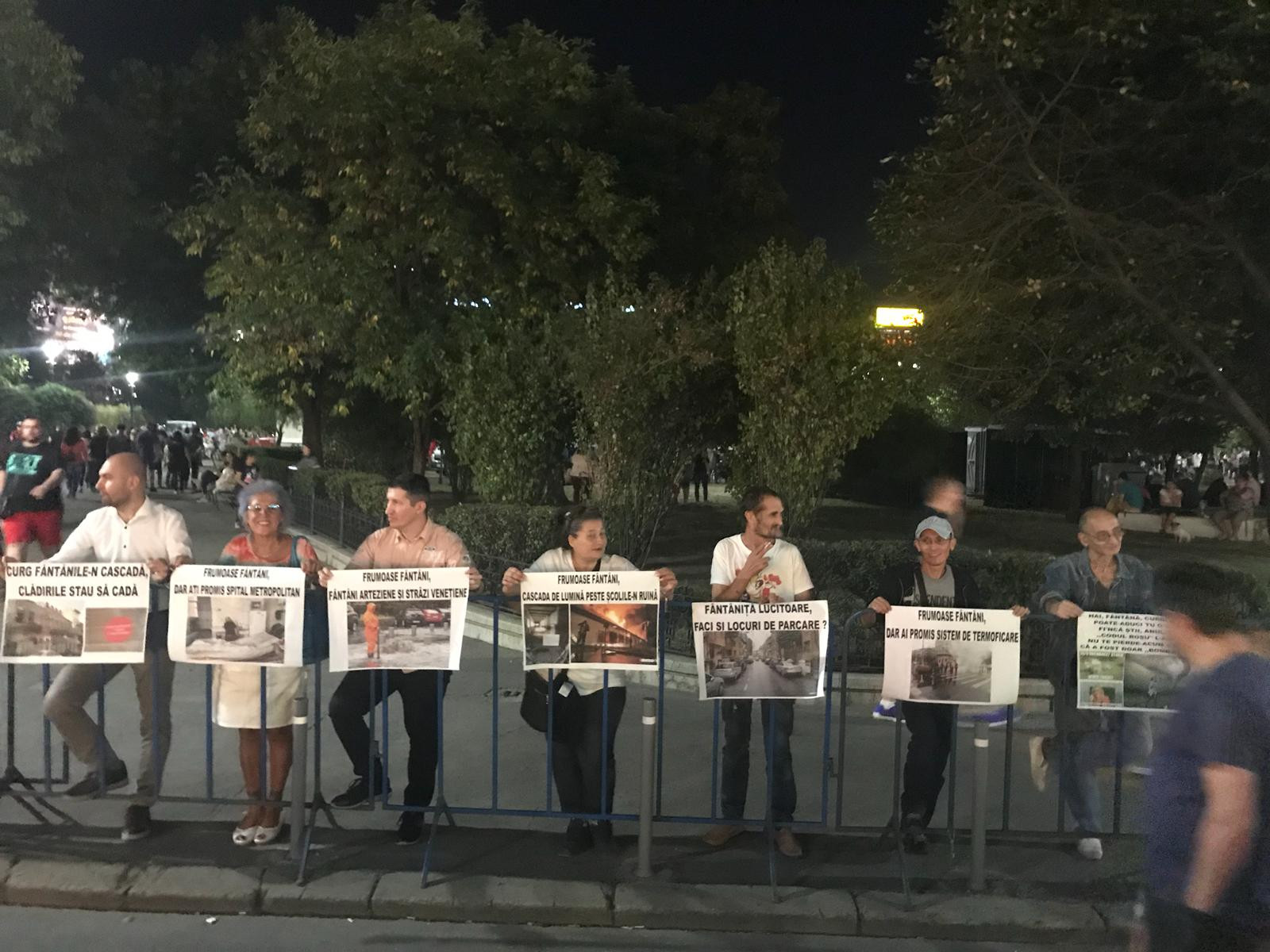 Protest la show-ul de la f&acirc;nt&acirc;nile din Piaţa Unirii