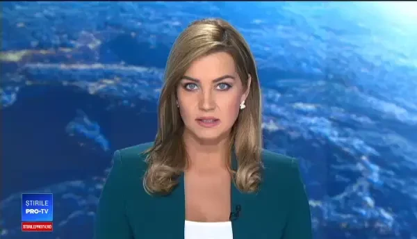 O ambulanță cu o pacientă la bord a spulberat o vacă pe traseu. Cum a ajuns animalul pe șosea