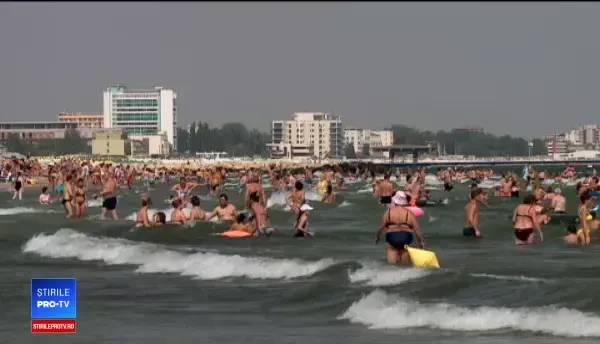 Mai bine de jumătate dintre turiştii care au mers la mare au stat în locuri de cazare neînregistrate