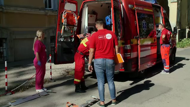 Un pacient care a vrut să fumeze în salon a căzut de la etaj. Cum s-a petrecut accidentul