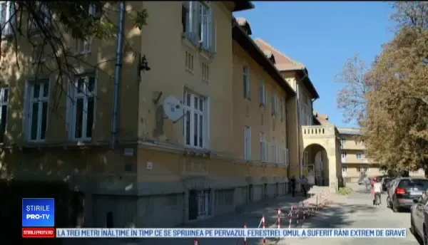 Un pacient care a vrut să fumeze în salon a căzut de la etaj. Cum s-a petrecut accidentul