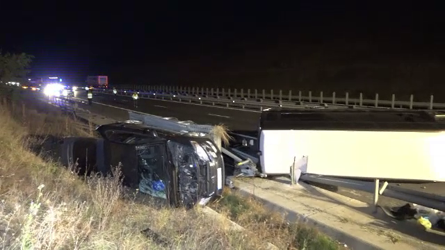 Un microbuz care transporta români în Anglia s-a răsturnat. 3 persoane, rănite