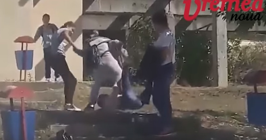 Primele declarații în cazul elevei bătute până la leșin: "Se întâmplă"