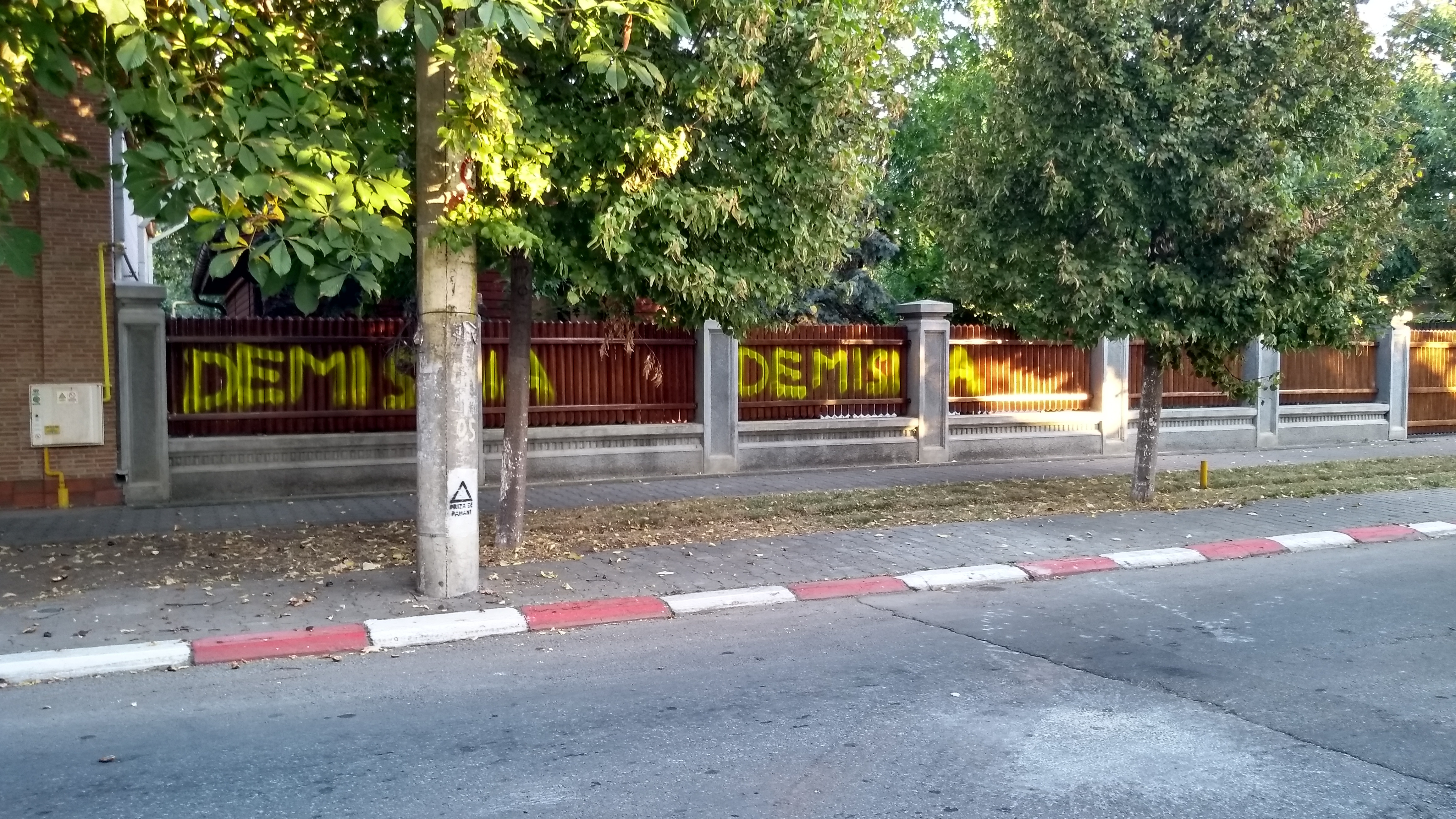 gard vandalizat dragnea