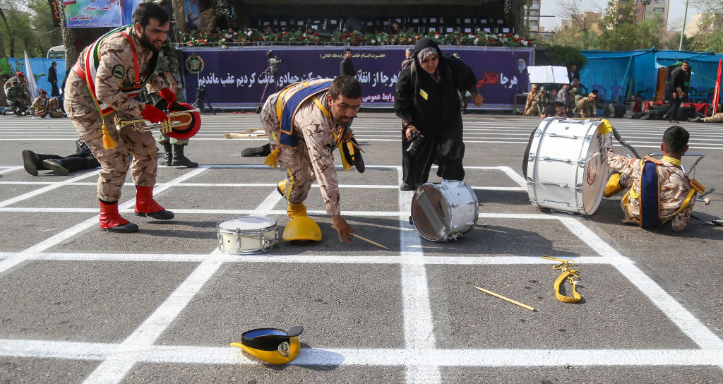 Masacru la o paradă militară din Iran. Sunt cel puțin 24 de morți