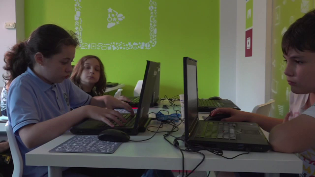 Cursuri de yoga sau antreprenoriat pentru cei mici. Părinții scot din buzunar mii de lei lunar