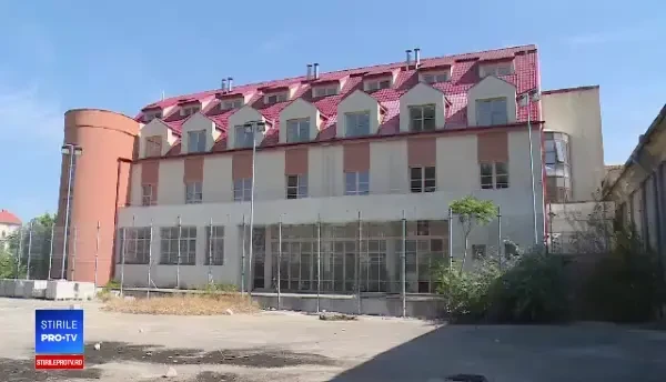 Un hotel care a costat statul milioane de euro a devenit adăpostul oamenilor străzii