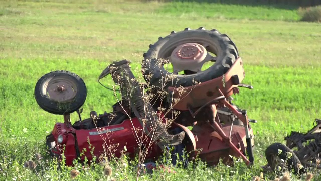 Un bărbat din Alba a fost strivit de tractor. Cum s-a întâmplat tragedia
