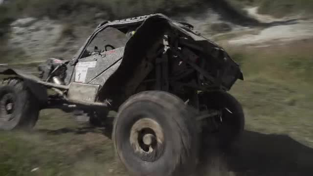 Campionatul Naţional de Off-road, în Prahova. Un tânăr de 19 ani şi-a concurat tatăl