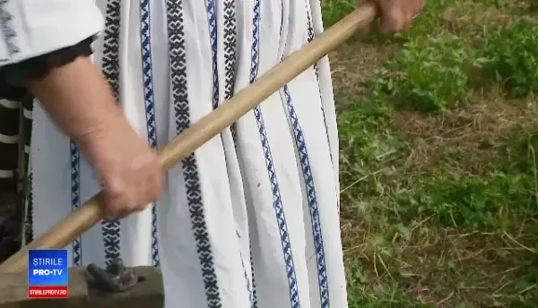 Reacţia unei americance când gustă din magiunul românesc.