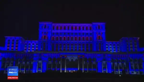 Mesaj anti-PSD pe Casa Poporului, la festivalul iMapp. Primăria ameninţă cu plângere penală
