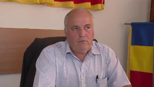 Un primar din Arad trimite asistaţii social la interviuri. "Primesc ajutor de când lumea"