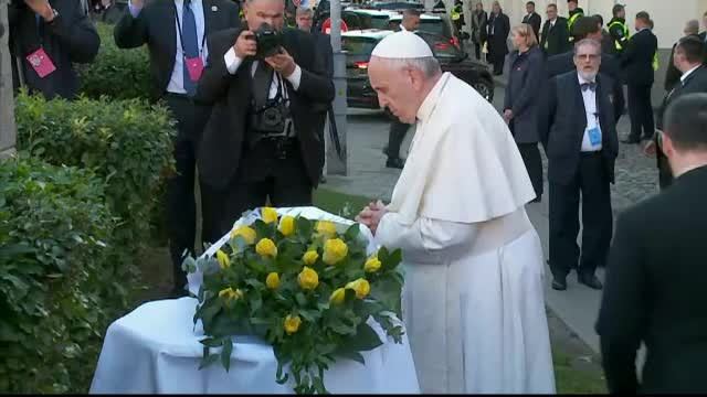 Papa Francisc se roagă pentru victimele naziştilor şi comuniştilor, în Lituania