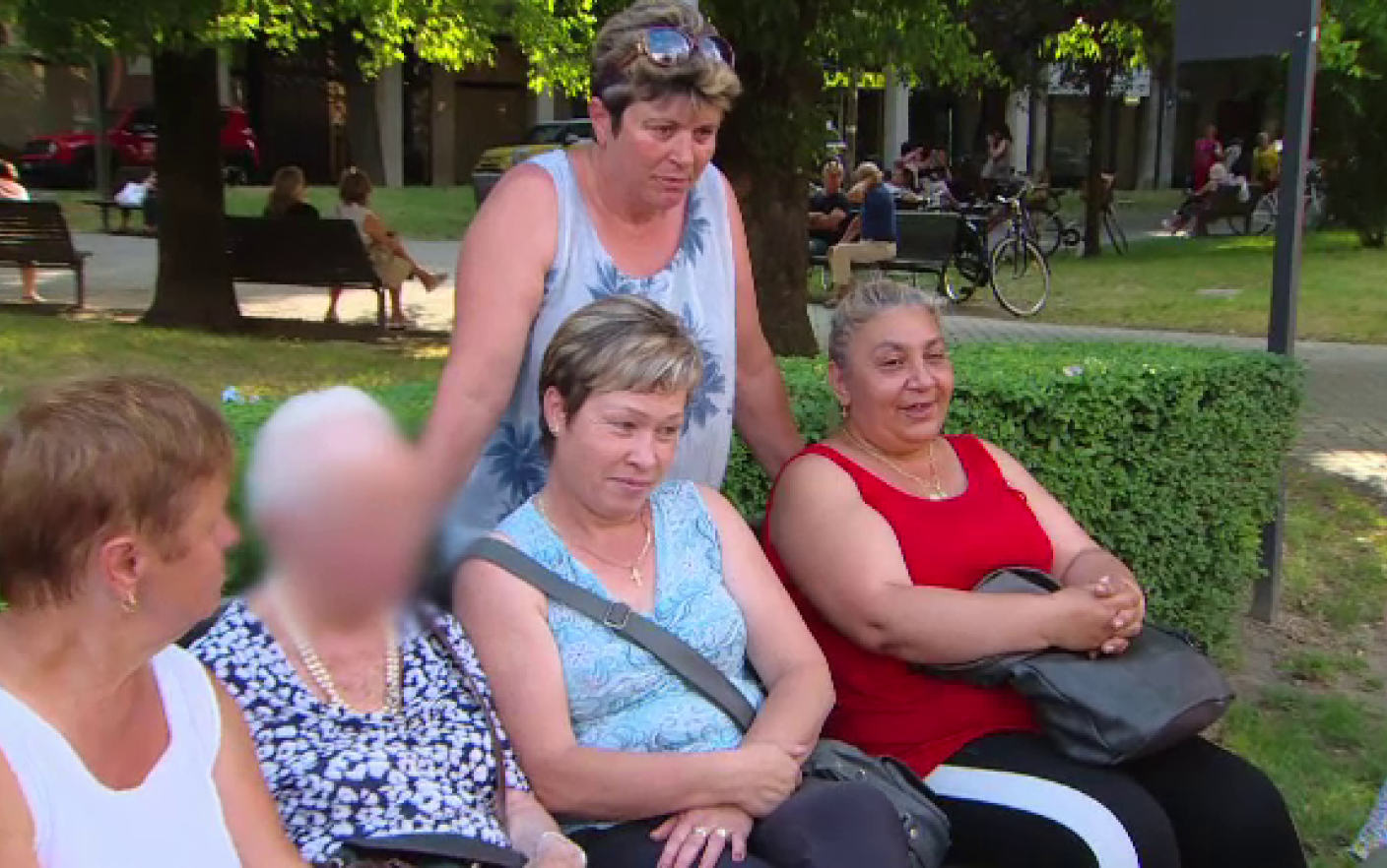 Romancele badante in Italia. De ce fapte le banuiesc sotii lor, in timp ce ele trimit bani acasa