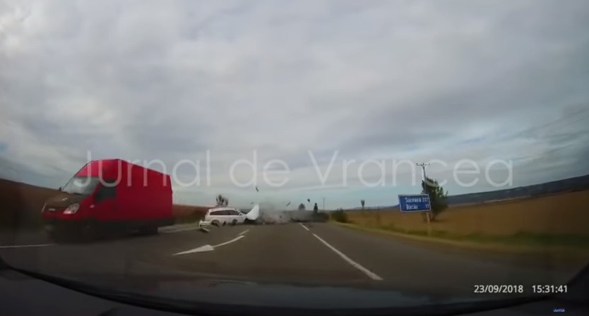 Groaznicul accident de la Haret, surprins de camera instalată la bordul unei mașini. VIDEO