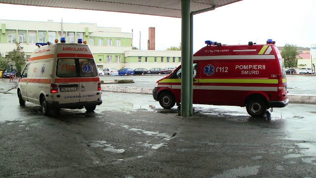 Asistentă bătută cu pumnii de un grup de romi în fața spitalului. Ce i-a înfuriat