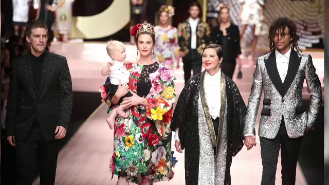 Renumita actriță Isabela Rosellini și-a condus fiica și nepotul la prezentarea casei Dolce&Gabbana