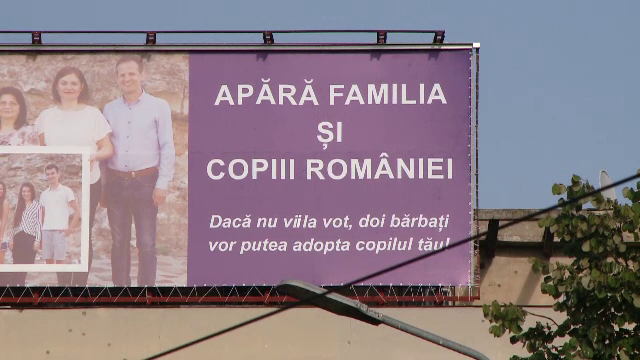 Propagandă mincinoasă înaintea referendumului. Afișul pus pe un bloc din Timișoara