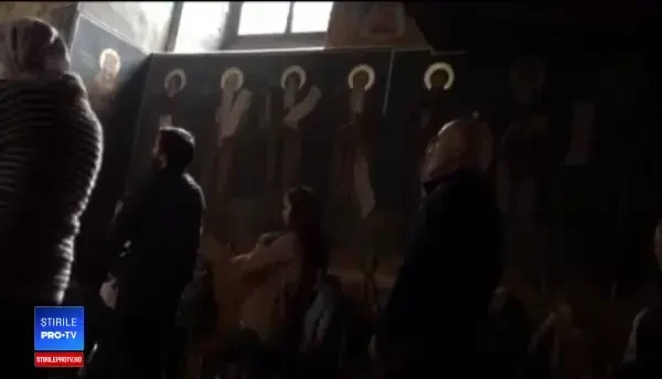 Propagandă mincinoasă înaintea referendumului. Afișul pus în weekend pe un bloc din Timișoara