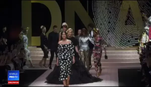 Renumita actriță Isabela Rosellini și-a condus fiica și nepotul la prezentarea casei Dolce&Gabbana