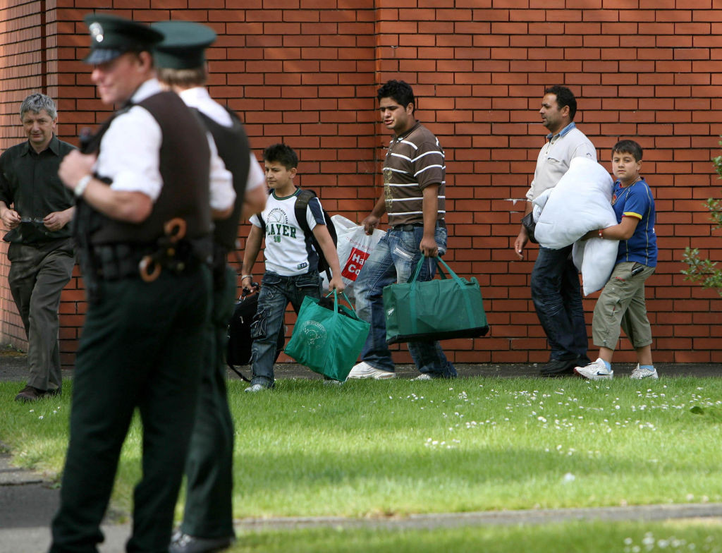 May anunţă noi reguli pentru imigranţi, după Brexit. Cum vor fi trataţi românii