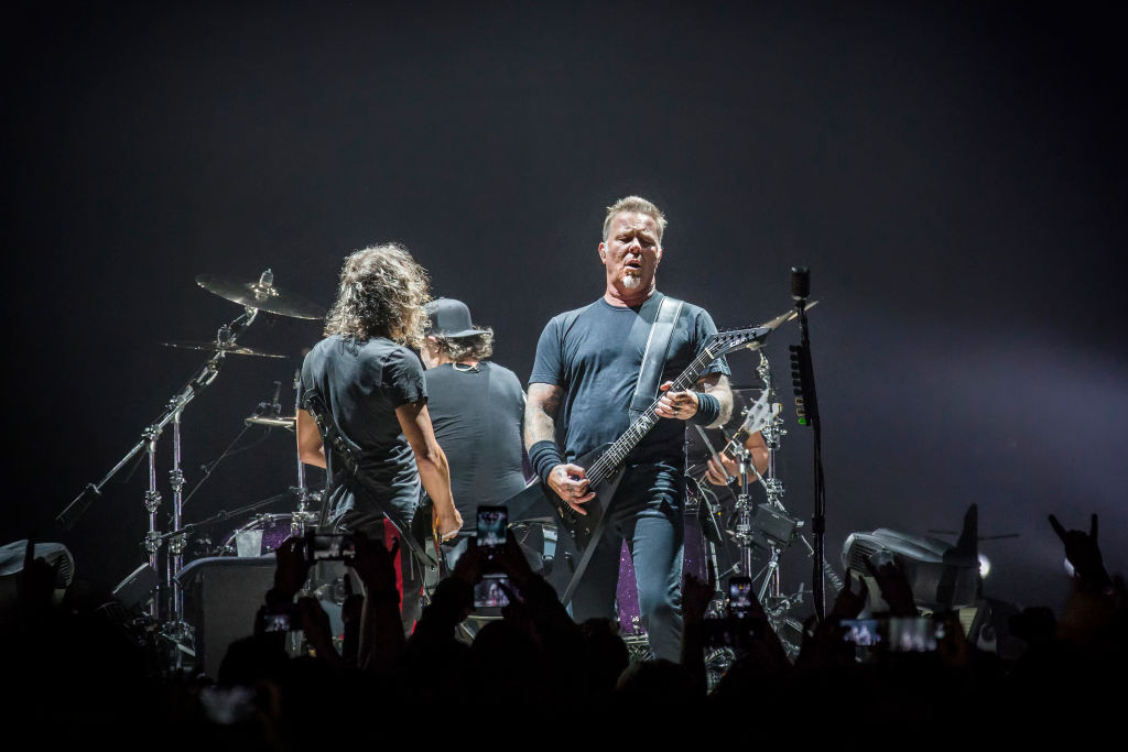 Fanii Metallica, revoltați de modul în care se vând biletele pentru concertul de la București. ANPC-ul, pus să intervină