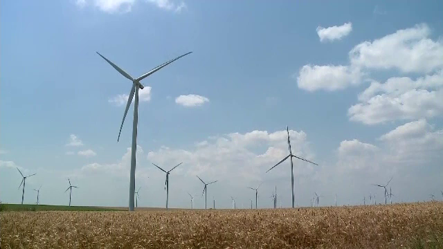 Parcurile eoliene au generat energie record datorită vântului puternic