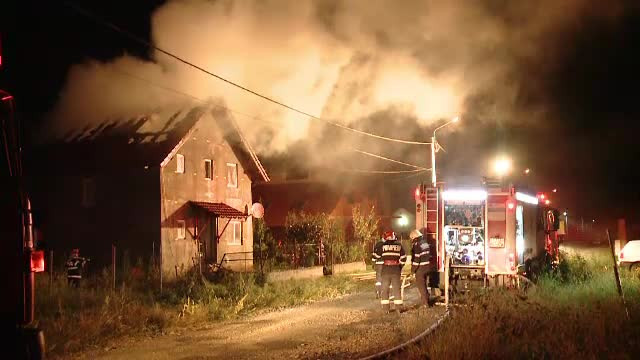 Un foc uriaș a izbucnit într-o comună din județul Timiș