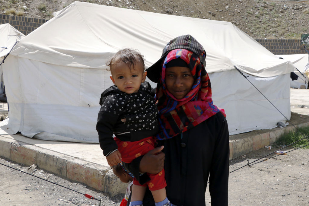 În Yemen, copiii mor din cauza foametei. Localnicii mănâncă frunze, să supraviețuiască