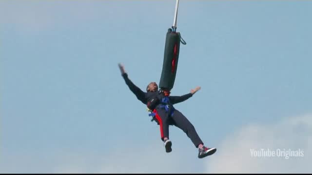 Will Smith şi-a serbat împlinirea a 50 de ani sărind în gol în Marele Canion