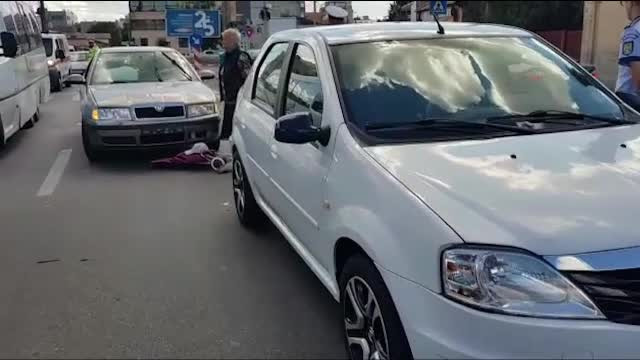 Un bărbat a fost lovit de două mașini pe trecerea de pietoni, în Pitești