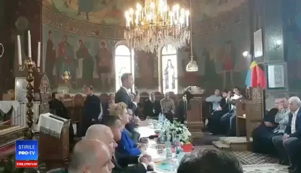 Ședință în biserică. Politicieni și preoți au vorbit despre referendumul privind familia