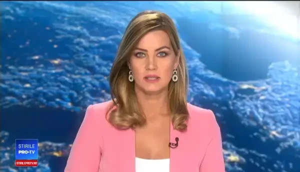 Un șofer de 26 de ani a intrat pe contrasens și a lovit un microbuz. Bilanțul accidentului