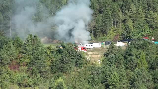 Maşina unui turist italian a luat foc într-un camping de lângă Cluj