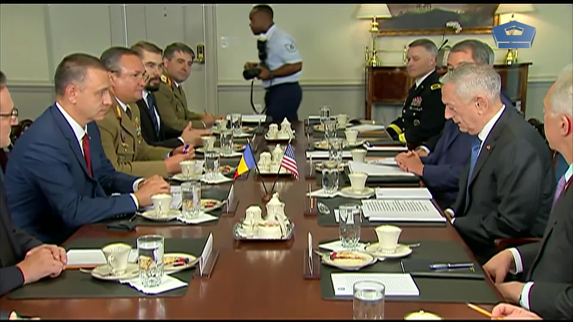 Ministrul Apărării s-a întâlnit cu şeful Pentagonului. Ce i-a promis Fifor