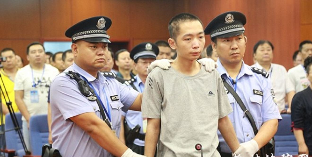 Momentul în care un criminal este dus în fața plutonului de execuție în China. VIDEO