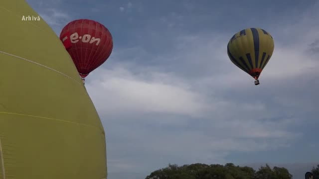 Emoții pentru salvamontiști în timpul Paradei Baloanelor cu Aer Cald