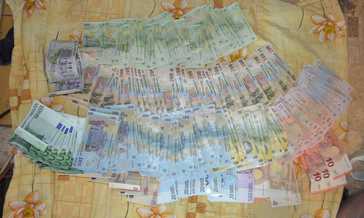 O traficantă de droguri şi-a primit banii înapoi de la statul român